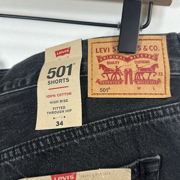 Levi’s 501 Women’s high-rise black button fly raw hem shorts size 34. NWT. - Picture 6 of 10
